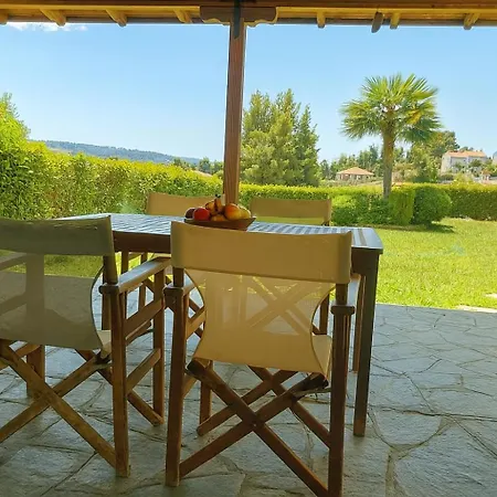 Elani Private Retreat - Anna Garden Escape * Siviri