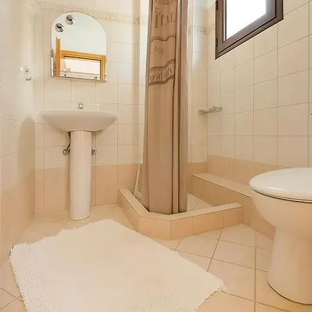 Villa Elani Private Retreat - Anna Garden Escape *