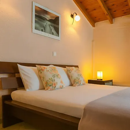 Villa Elani Private Retreat - Anna Garden Escape