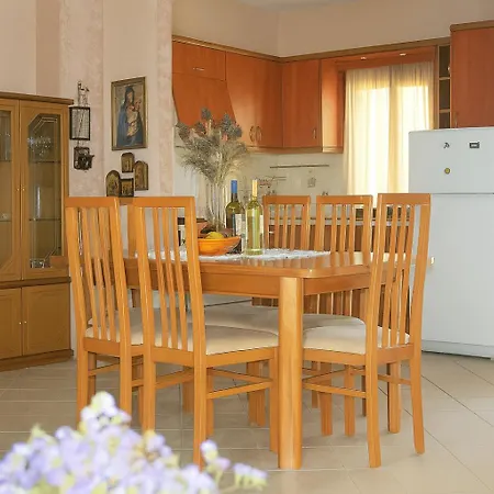Villa Elani Private Retreat - Anna Garden Escape *