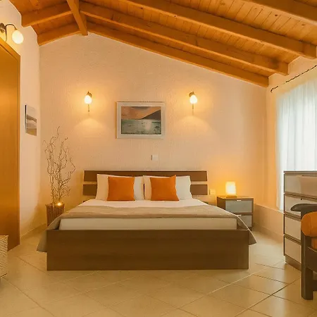 Elani Private Retreat - Anna Garden Escape *