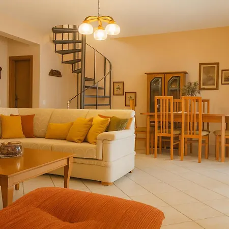 Villa Elani Private Retreat - Anna Garden Escape *