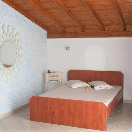 Elani Private Retreat - Anna Garden Escape