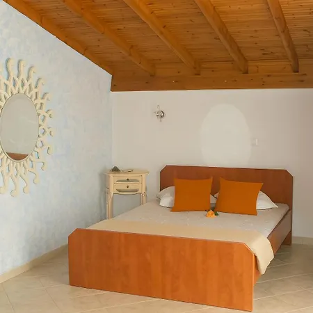 Elani Private Retreat - Anna Garden Escape * Σίβηρη