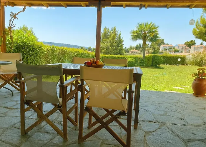 Elani Private Retreat - Anna Garden Escape * Siviri