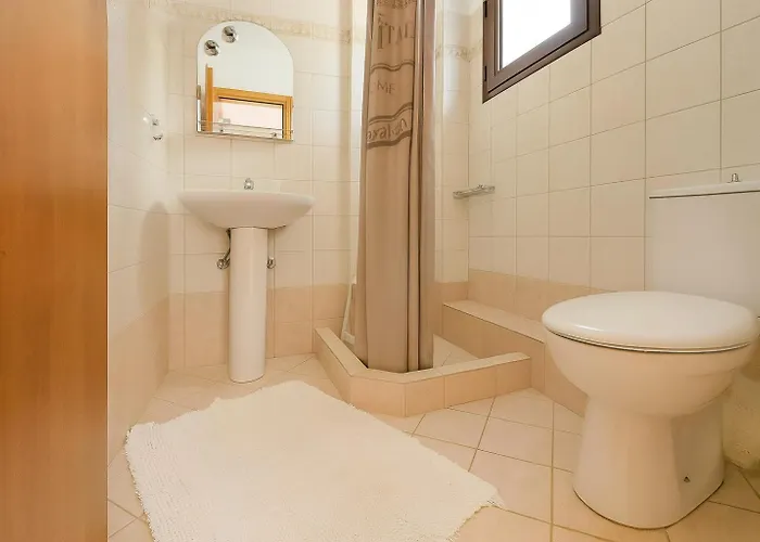Villa Elani Private Retreat - Anna Garden Escape *
