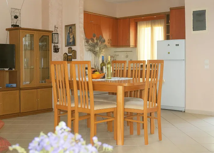 Villa Elani Private Retreat - Anna Garden Escape *