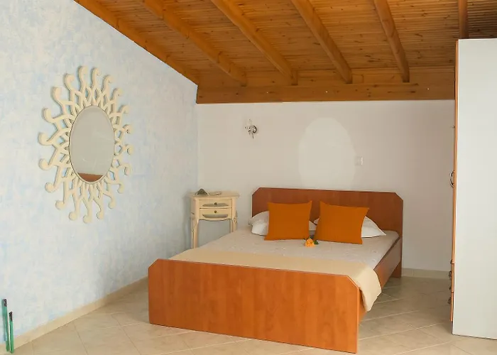 Elani Private Retreat - Anna Garden Escape * Siviri